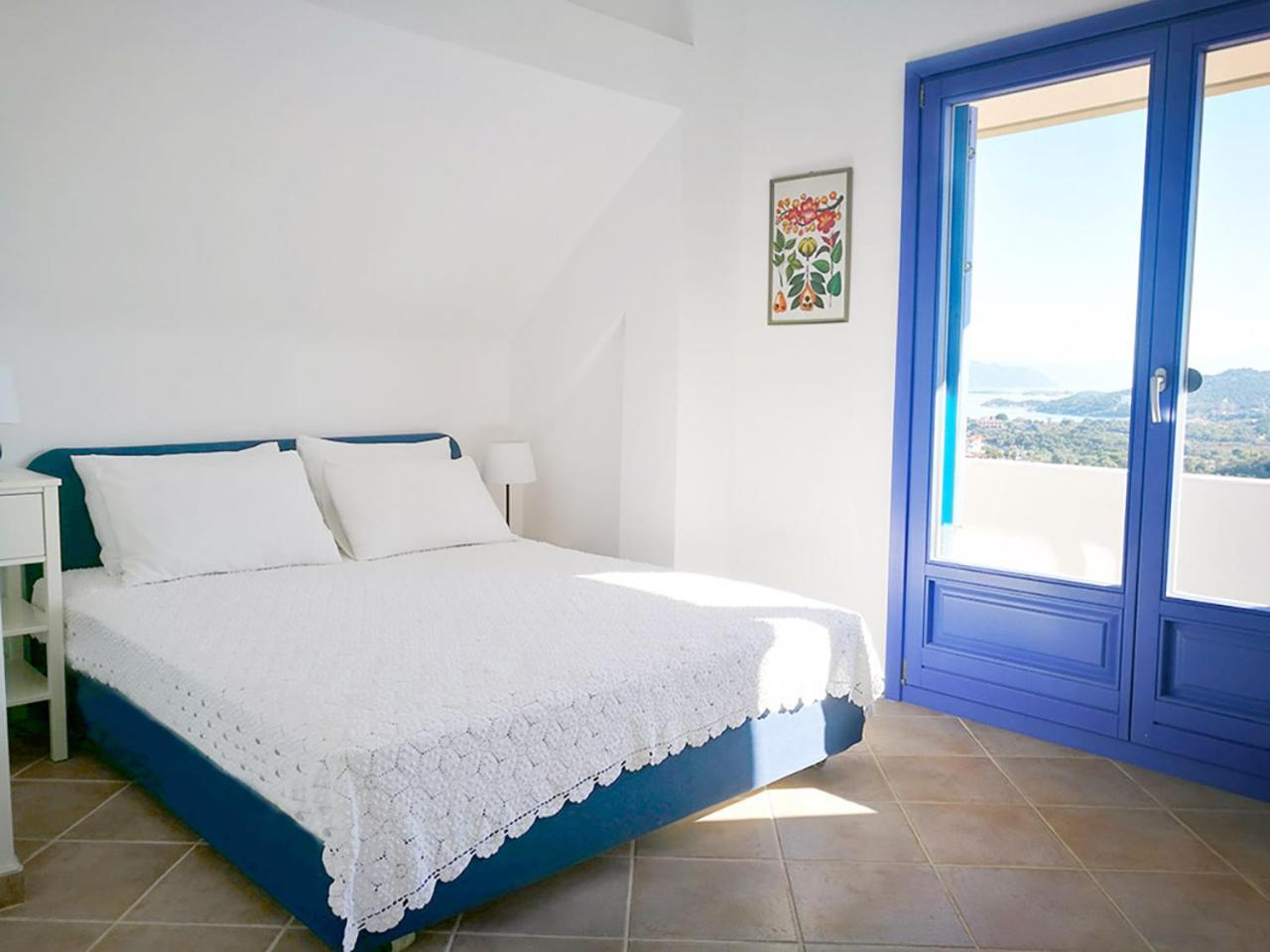 Olive Bay Hilltop Apartments Амуліані Номер фото