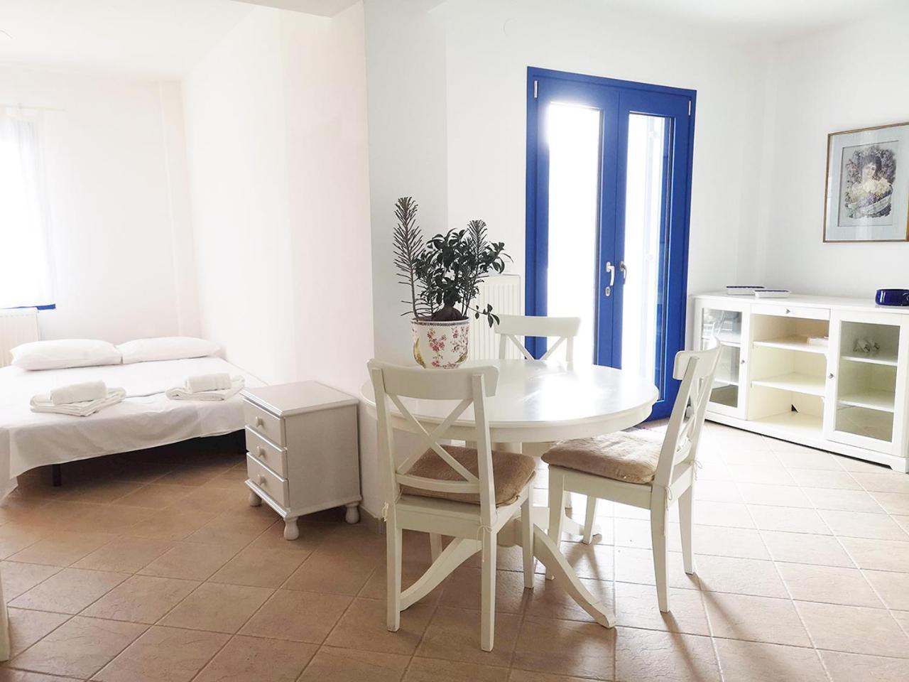 Olive Bay Hilltop Apartments Амуліані Номер фото